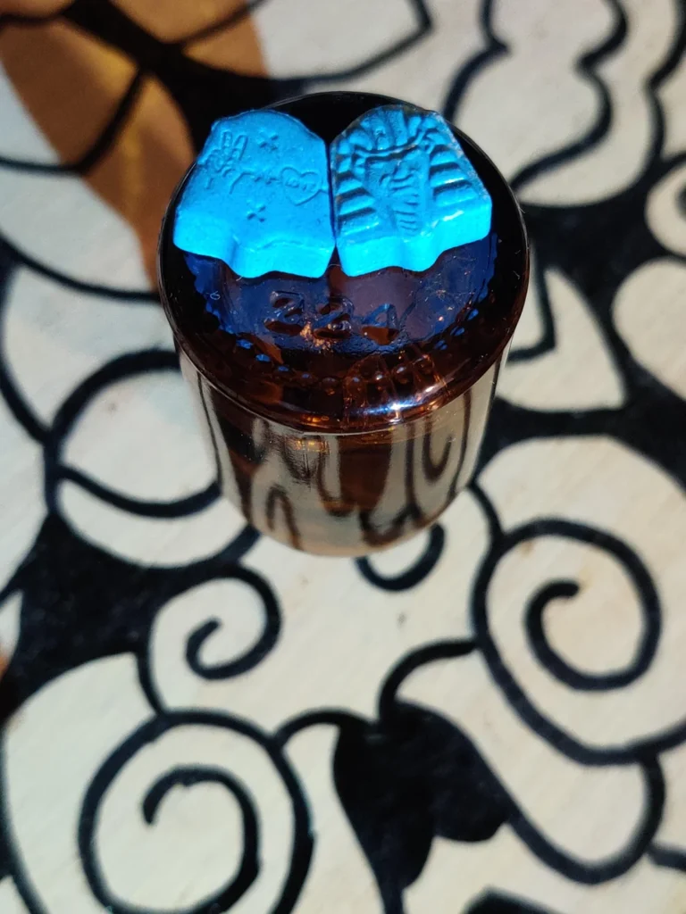 very different blue pharaoh v0 k3t4d4pjxhef1